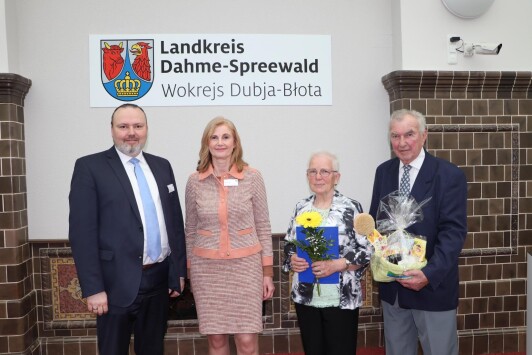 v.l.n.r. Stefan Wichary, Sozialdezernent im Landkreis Dahme-Spreewald; Susanne Rieckhof, stellv. Landrätin des Landkreises Dahme-Spreewald; Monika Zempel; Wolfgang Grunert, Kreisseniorenbeauftragter Dahme-Spreewald v.l.n.r. Stefan Wichary, Sozialdezernent im Landkreis Dahme-Spreewald; Susanne Rieckhof, stellv. Landrätin des Landkreises Dahme-Spreewald; Monika Zempel; Wolfgang Grunert, Kreisseniorenbeauftragter Dahme-Spreewald