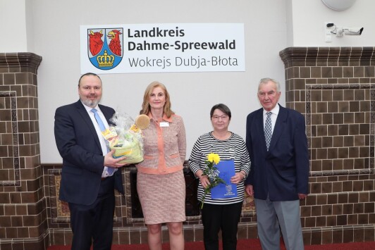 v.l.n.r. Stefan Wichary, Sozialdezernent im Landkreis Dahme-Spreewald; Susanne Rieckhof, stellv. Landrätin des Landkreises Dahme-Spreewald; Petra Bassinger; Wolfgang Grunert, Kreisseniorenbeauftragter Dahme-Spreewald v.l.n.r. Stefan Wichary, Sozialdezernent im Landkreis Dahme-Spreewald; Susanne Rieckhof, stellv. Landrätin des Landkreises Dahme-Spreewald; Petra Bassinger; Wolfgang Grunert, Kreisseniorenbeauftragter Dahme-Spreewald
