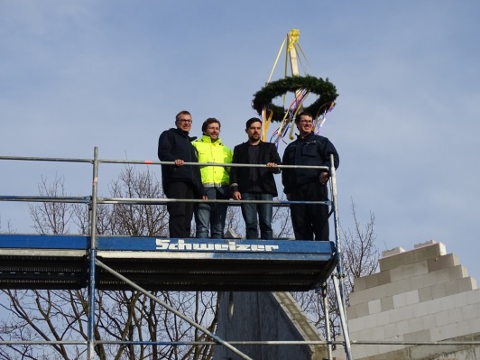 Zu sehen das Richtfest des Erweiterungsbaus des Brand- und Katastrophenschutzzentrums in Luckau.