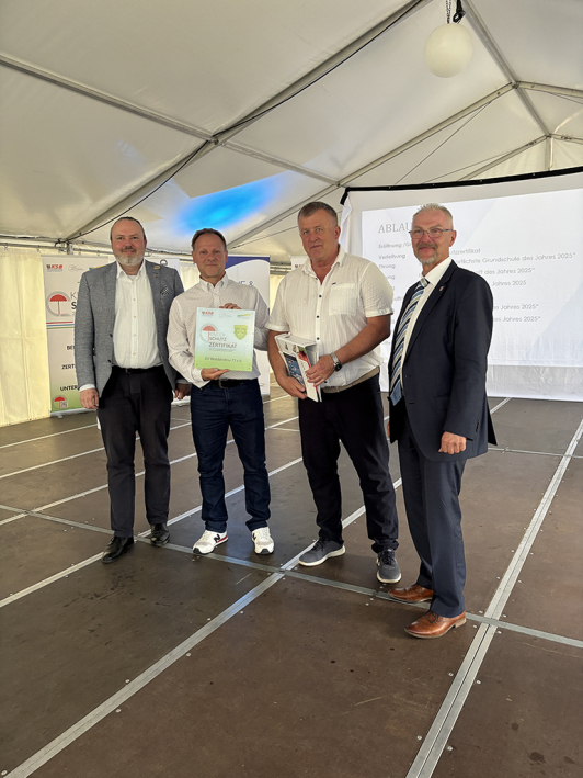 Überreichung des Kinderschutzzertifikates SV Walddrehna 72 e. V. v.l.n.r. Stefan Wichary, Steffen Sunkel, Ralf Kutz und Olaf Schulze