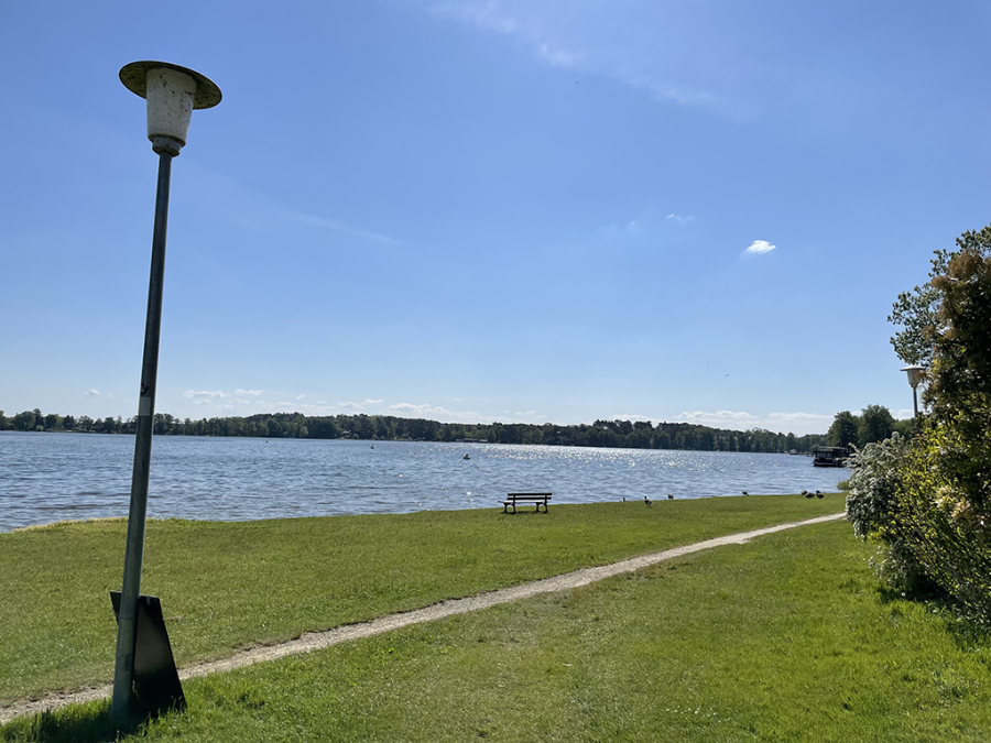 Strand des Schwie­lochsee in Goyatz