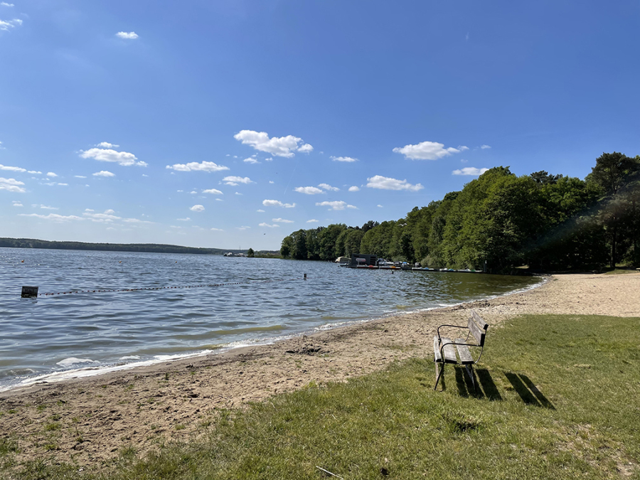 Strand des Schwie­lochsee in Zaue (Camping­platz)