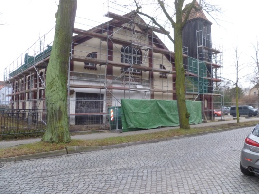 Außenansicht der Sporthalle Friedrich-Wilhelm-Gymnasiums in Königs Wusterhausen