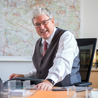 Sie sehen den Minister für Wirtschaft, Arbeit und Energie, Prof. Dr.-Ing. Jörg Steinbach.