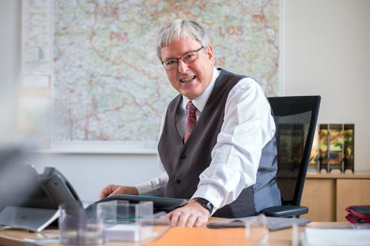 Sie sehen den Minister für Wirtschaft, Arbeit und Energie, Prof. Dr.-Ing. Jörg Steinbach.
