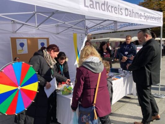 Momentaufnahmen vom Tag der seelischen Gesundheit in Lübben, am Stand des Landkreis Dahme-Spreewald.