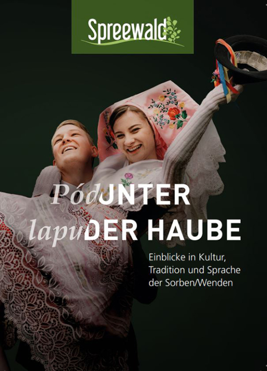 Zu sehen ist das Titelbild zum Taschenbuch für Touristiker  „Pód lapu - Unter der Haube“.