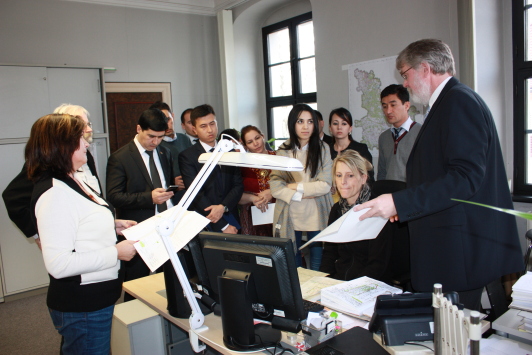 Turkmenische Delegation Erläuterung des Arbeiten im Kataster- und Vermessungsamt