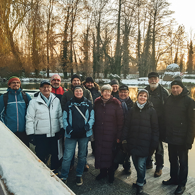 Das Bild zeigt eine Gruppe von Senioren im Spreewald.
