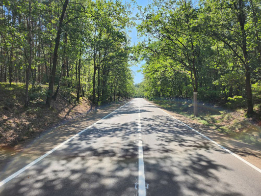Zu sehen ist die fertiggestellte Kreisstraße K6148 zwischen Teurow und Halbe. Zu sehen ist die fertiggestellte Kreisstraße K6148 zwischen Teurow und Halbe.