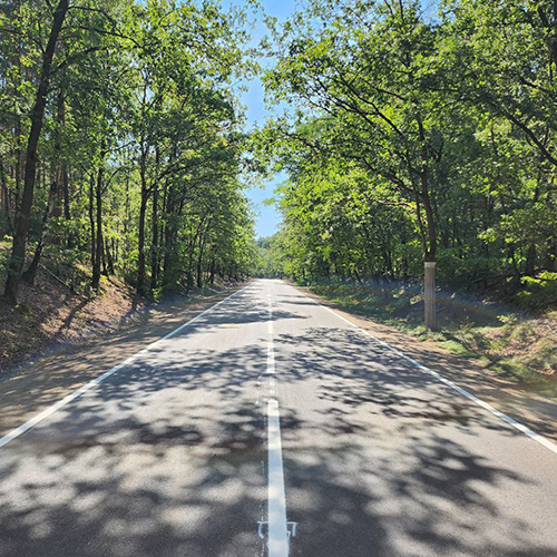 Zu sehen ist die fertiggestellte Kreisstraße K6148 zwischen Teurow und Halbe.