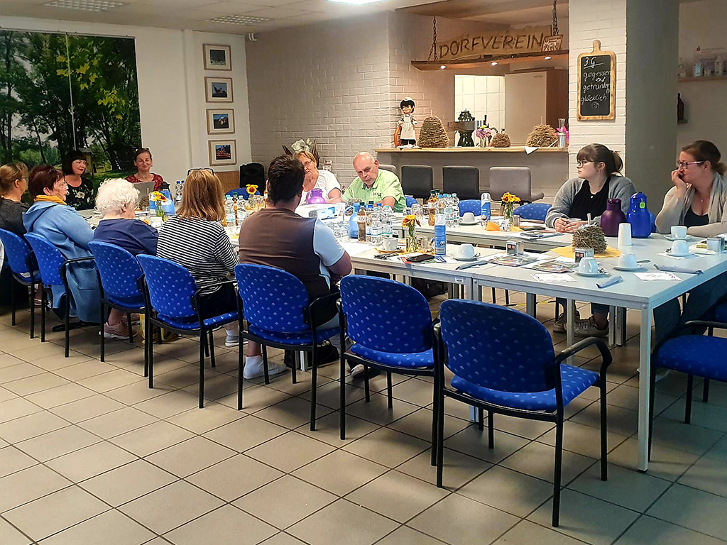 Erstes sorbisches/wendisches Netzwerktreffen im Dorfverein Byhleguhre/Běła Góra (Foto: Katja Mattuschka)
