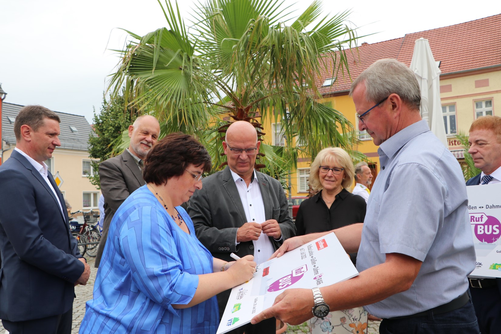 Einweihung Flächenbus Unterschrift