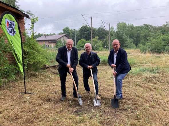Amtsdirektor Oliver Theel (Amt Schenkenländchen); Bürgermeister Ralf Kunze (Gemeinde Halbe); LDS-Landrat Stephan Loge (Foto: Pressestelle, Landkreis Dahme-Spreewald)